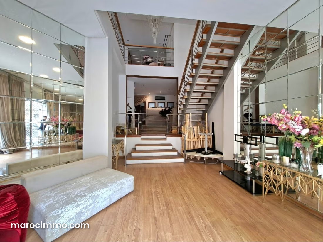 300 m² Commercial Space with Mezzanine, Racine, Casablanca — Casablanca
