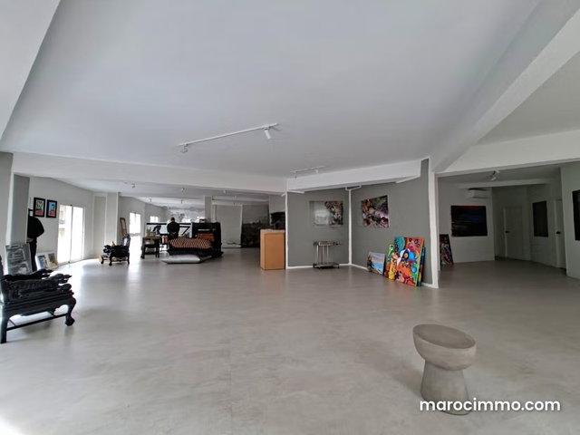 Grand Bureau de 300M² à Louer au Coeur de Racine — 3