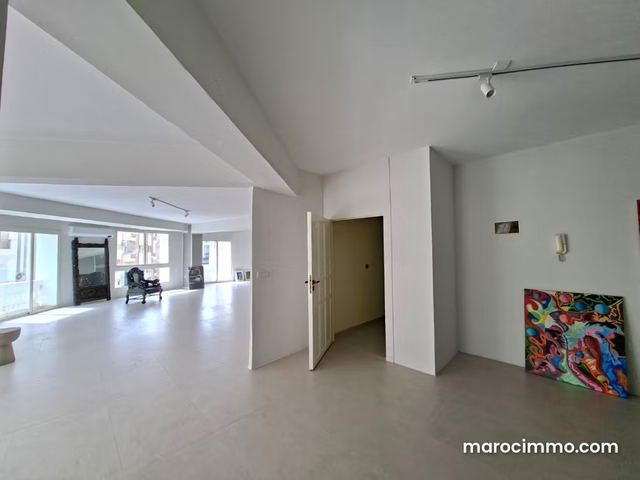 Grand Bureau de 300M² à Louer au Coeur de Racine — Casablanca