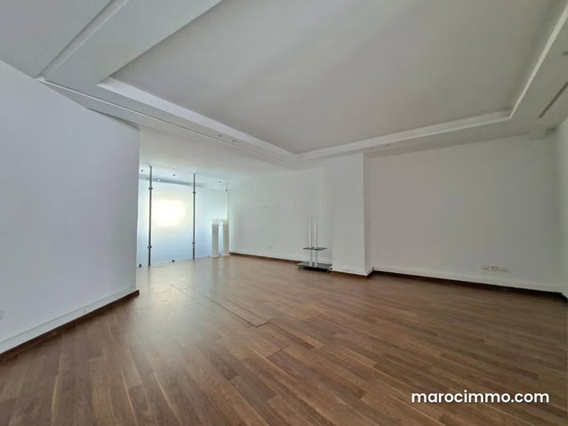 Grand Bureau de 300M² à Louer au Coeur de Racine — 2