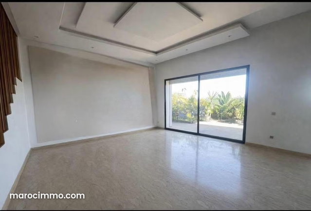 Rent Unfurnished 5-Bed Villa in Darbouazza — 2