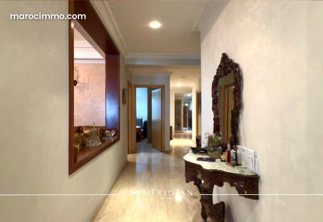 Bright 169m² Apartment in Racine — 3