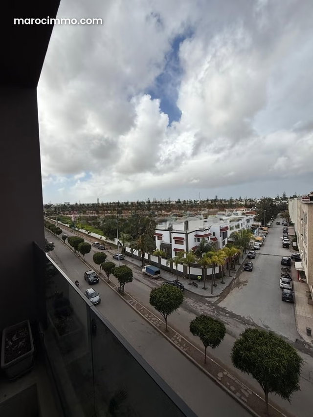 Bel appartement à vendre à Californie. 3 chambres. Bien meublé — 2