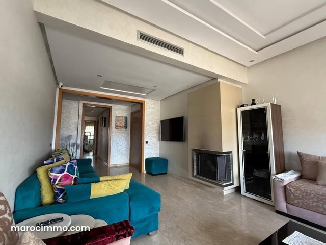 Bel appartement à vendre à Californie. 3 chambres. Bien meublé — 3