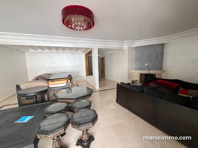 Appartement à louer vide à Racine. Surface totale 200 m². Terrasse et ascenseur — 2