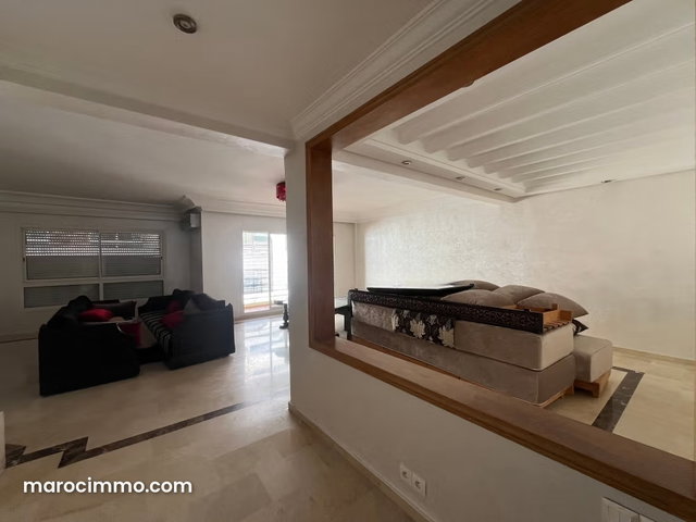 Appartement à louer vide à Racine. Surface totale 200 m². Terrasse et ascenseur — 3