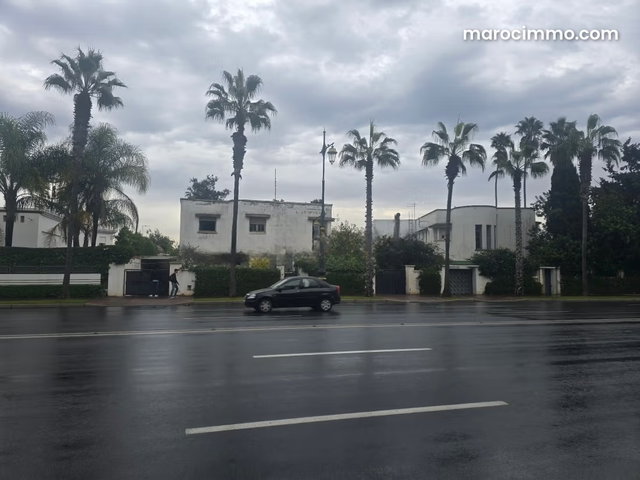 Ancienne villa à la vente à Souissi. Surface totale 576 m² — 2