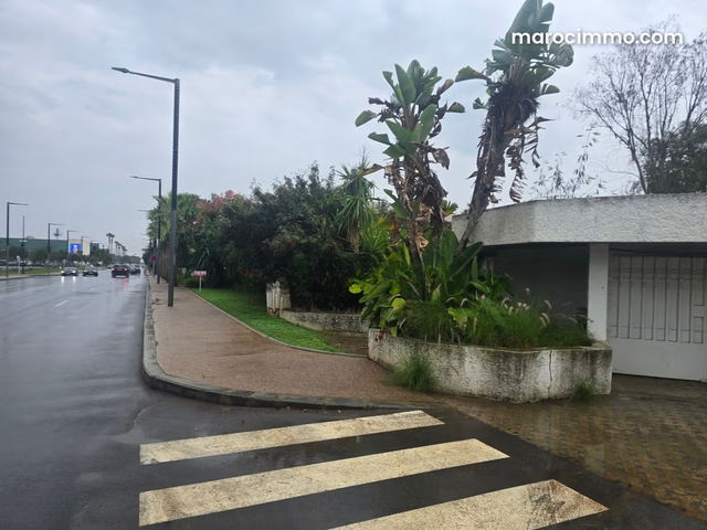 Villa avec emplacement rare à vendre à Souissi. 5 grandes pièces — الرباط