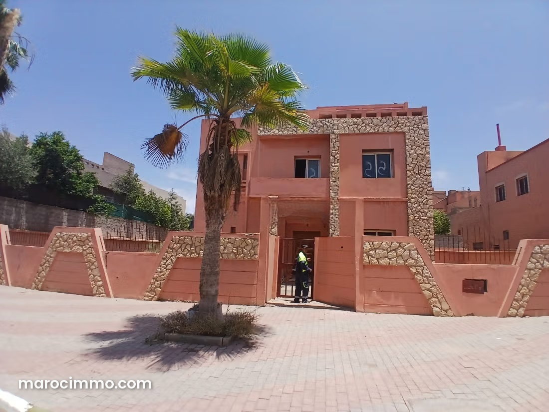 400 sqm Villa with Swimming Pool to Renovate, Route de Casablanca, Marrakech — Marrakesh