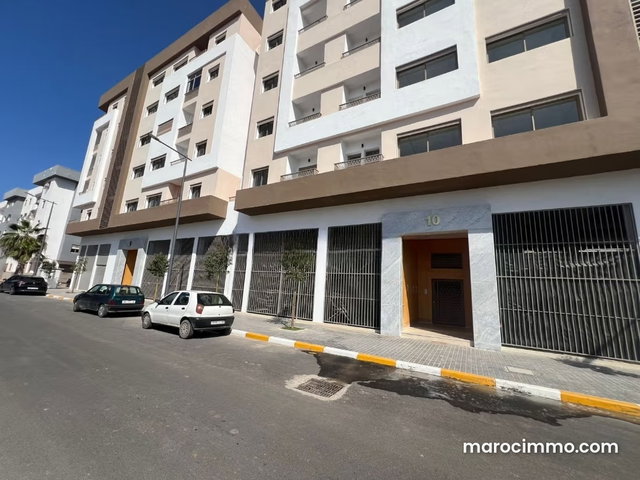 Magasins à vendre bien situés sup 40m² à 89m² — 3