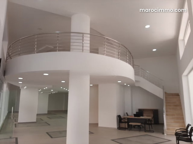 Local commercial de 250 attractif en plein centre ville — 5