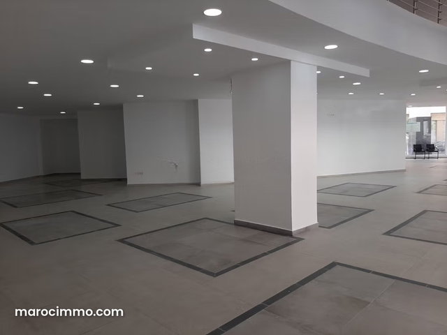 Local commercial de 250 attractif en plein centre ville — 4