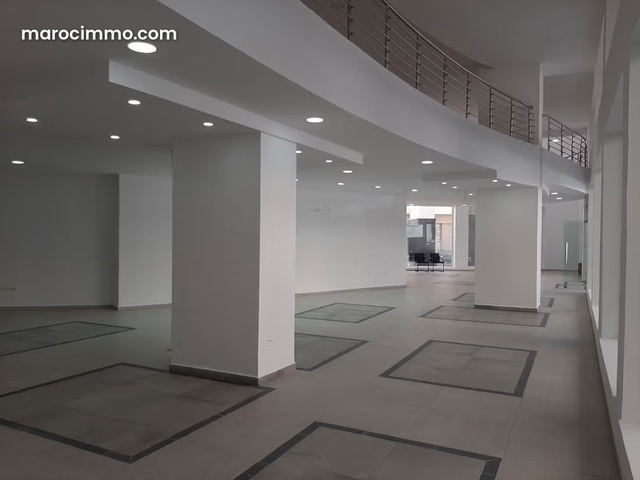 Local commercial de 250 attractif en plein centre ville — Tanger