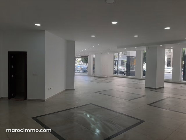 Local commercial de 250 attractif en plein centre ville — 3