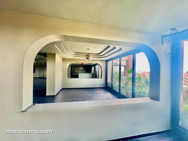 Commercial Space for Sale in Agdal. 204 m² Area. Residence with Concierge and General Air Conditioning — 2