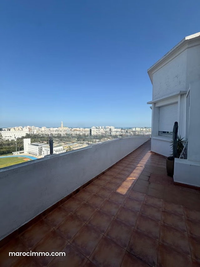 Location d'un appartement à Hay Moulay Rachid 2. Surface de 200 m². Parking et terrasse — 3