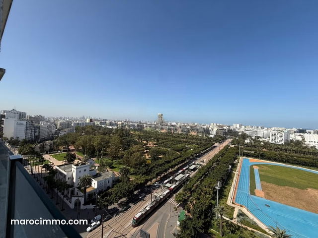 Location d'un appartement à Hay Moulay Rachid 2. Surface de 200 m². Parking et terrasse — الدار البيضاء