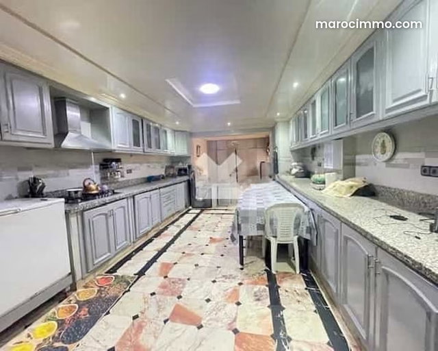 Villa à Vendre de 423.0 m² à Marrakech, Amerchich — 2