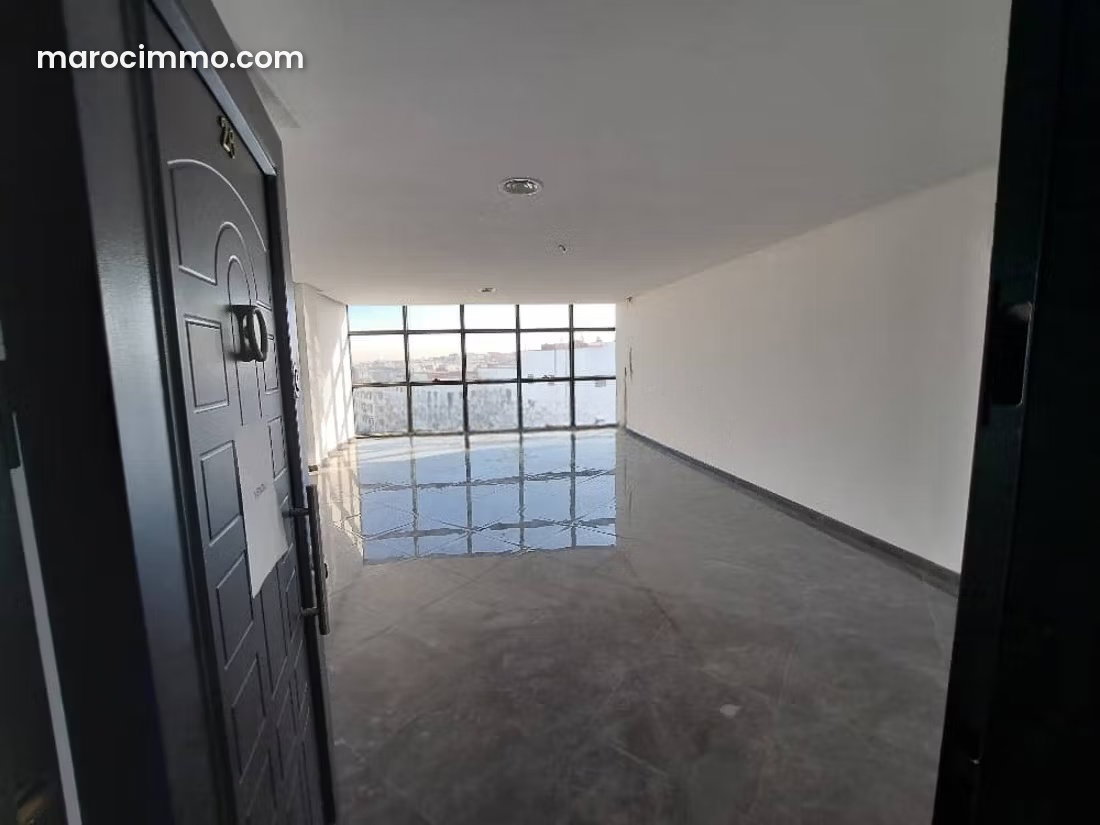 44 m² Office for Rent, Derb Ghallef, Casablanca, Tram Access — Casablanca