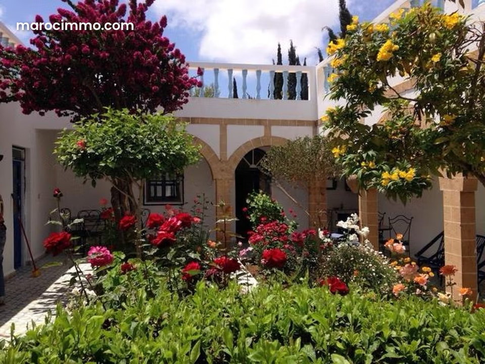 Maison style riad titrée avec jardin à Bouzama