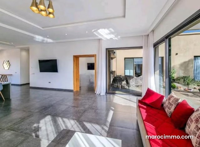 Long-term Rental of Furnished Villa with Heated Pool — 2