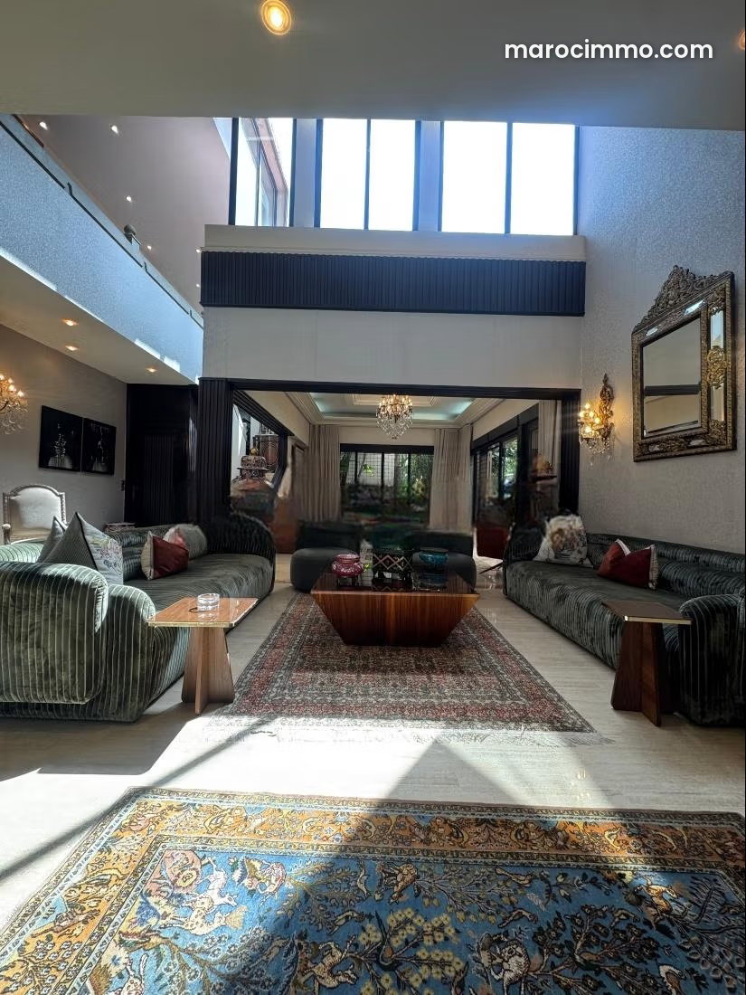 2,090 sqm Villa with Swimming Pool and Landscaped Garden, Aïn Diab, Casablanca — Casablanca