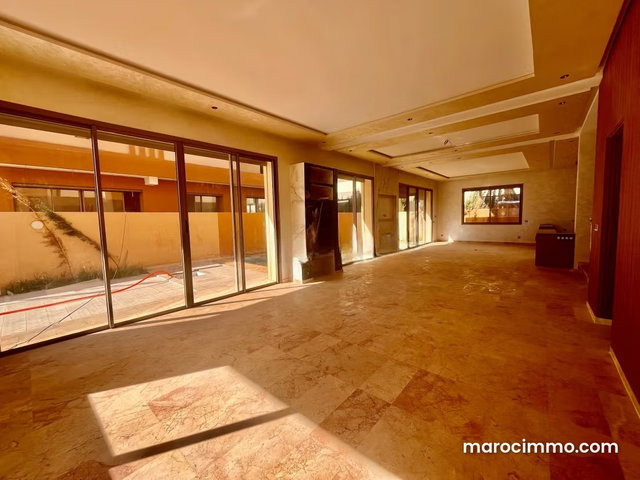 Splendide villa à vendre à Guéliz. 6 chambres. Belle terrasse et jardin — 4