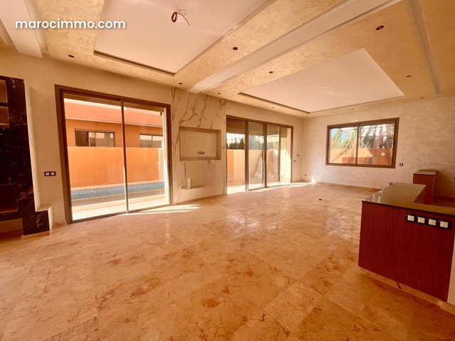 Splendide villa à vendre à Guéliz. 6 chambres. Belle terrasse et jardin — 3