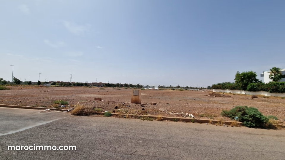 Terrain de 2000 m² à vendre à Marrakech avenue Mohamed VI