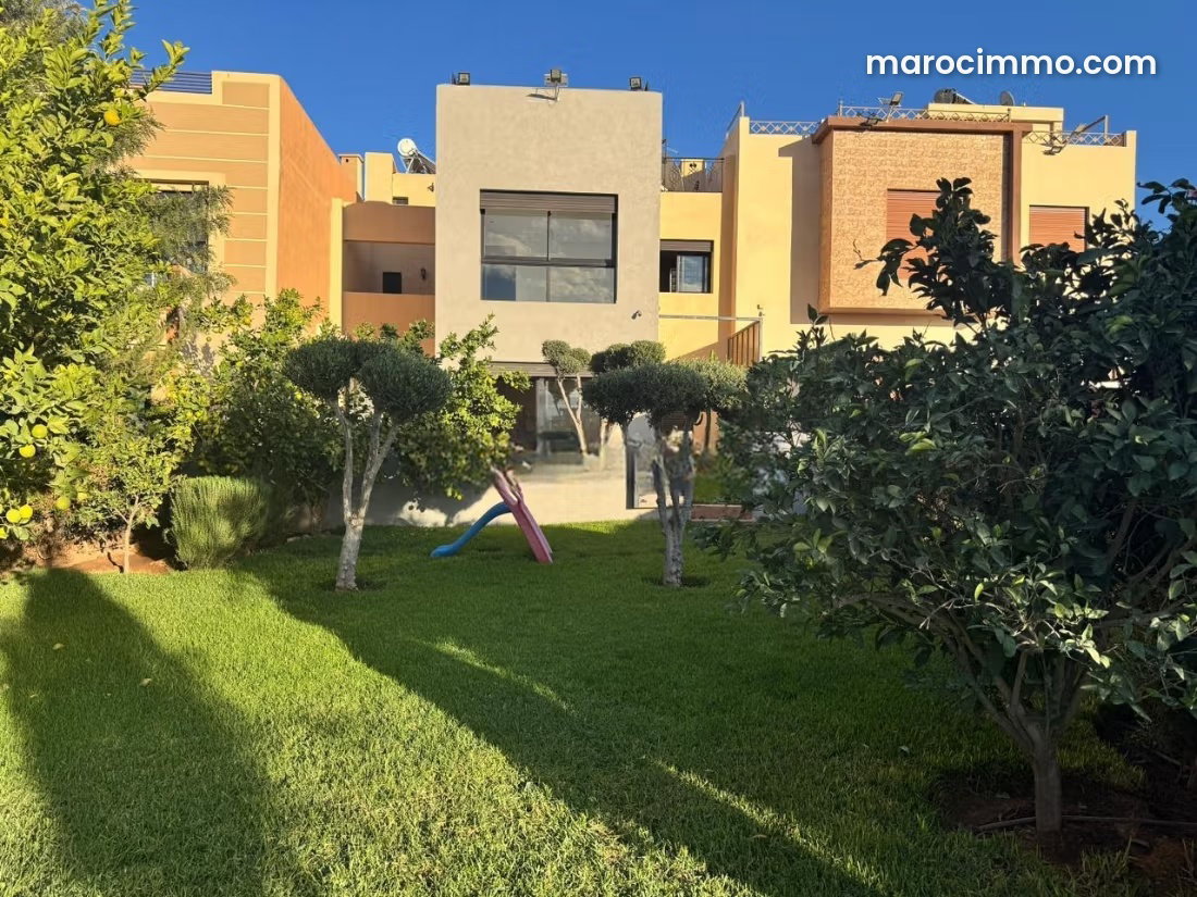 Villa 335 m², piscine et vue montagne, Route de Tahanaoute, Marrakech — Marrakech