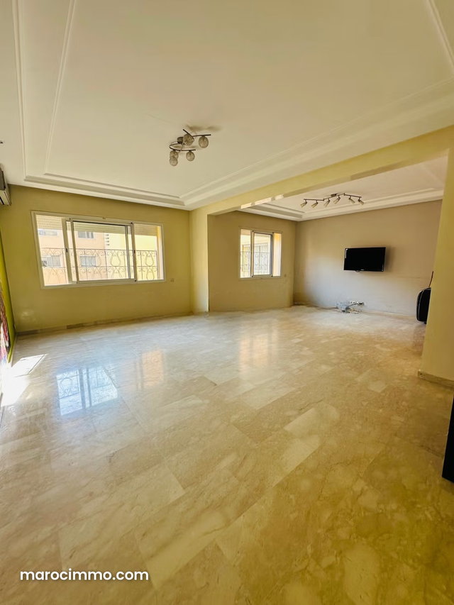 Superbe appartement au CIL proche Parc CFC — 2