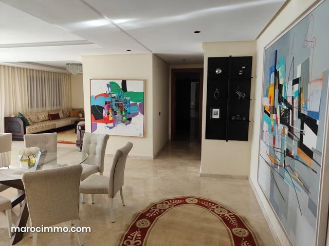 Bel appartement en location à Ville Verte. 5 pièces. Meublé — 4