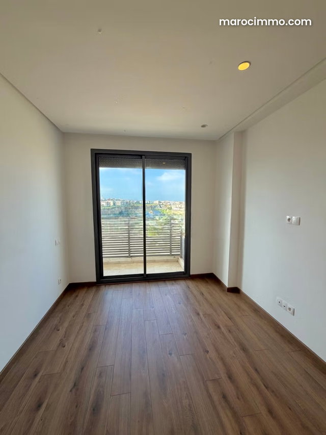 Bright Apartment with Balcony and Unobstructed View of Oulfa Lake, High Floor — 4