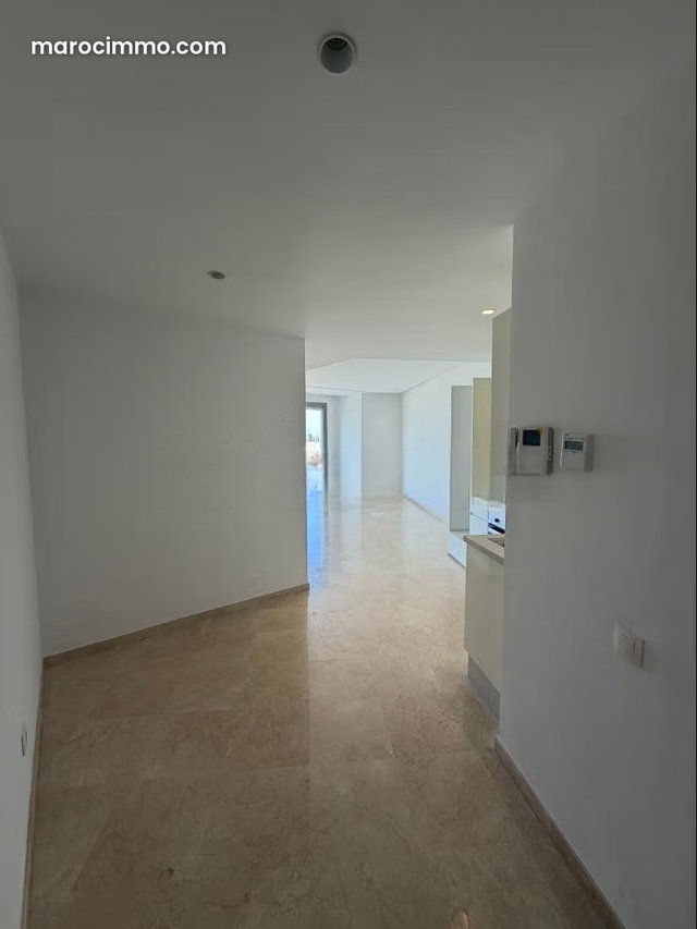 Bright Apartment with Balcony and Unobstructed View of Oulfa Lake, High Floor — 5