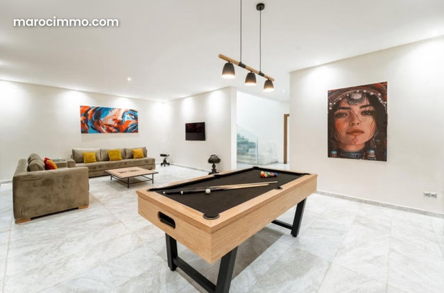 Splendide villa à vendre à Route de Tahanaout. 11 grandes pièces. Meublé — 3