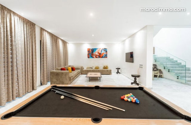Splendide villa à vendre à Route de Tahanaout. 11 grandes pièces. Meublé — 4