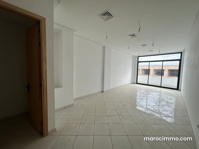 Location de bureaux à Ville Verte. Surface totale 46 m². Avec ascenseur — 2