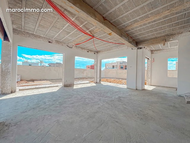 Beautiful Semi-Finished Villa for Sale on Route de Ouarzazate. 5 Comfortable Bedrooms. Traditional Living Room and Parabolic Antenna System — 4