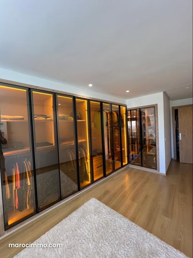 Vente d'un bel appartement à Hay Hassani. 4 pièces. Bien meublé — 2