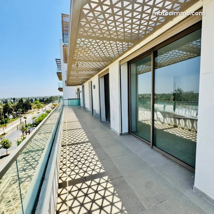 175 sq m Penthouse, Top Floor with Mountain Views, Souissi, Rabat — Rabat
