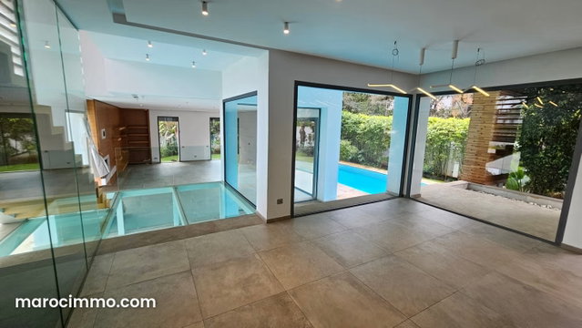 Luxury 3-Bedroom Villa with Pool in California — 4