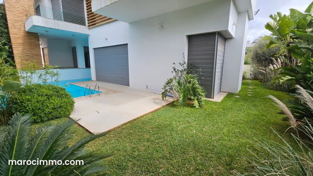 Luxury 3-Bedroom Villa with Pool in California — 2