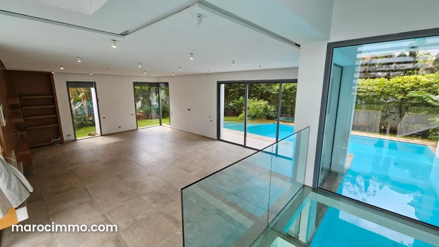 Luxury 3-Bedroom Villa with Pool in California — 3