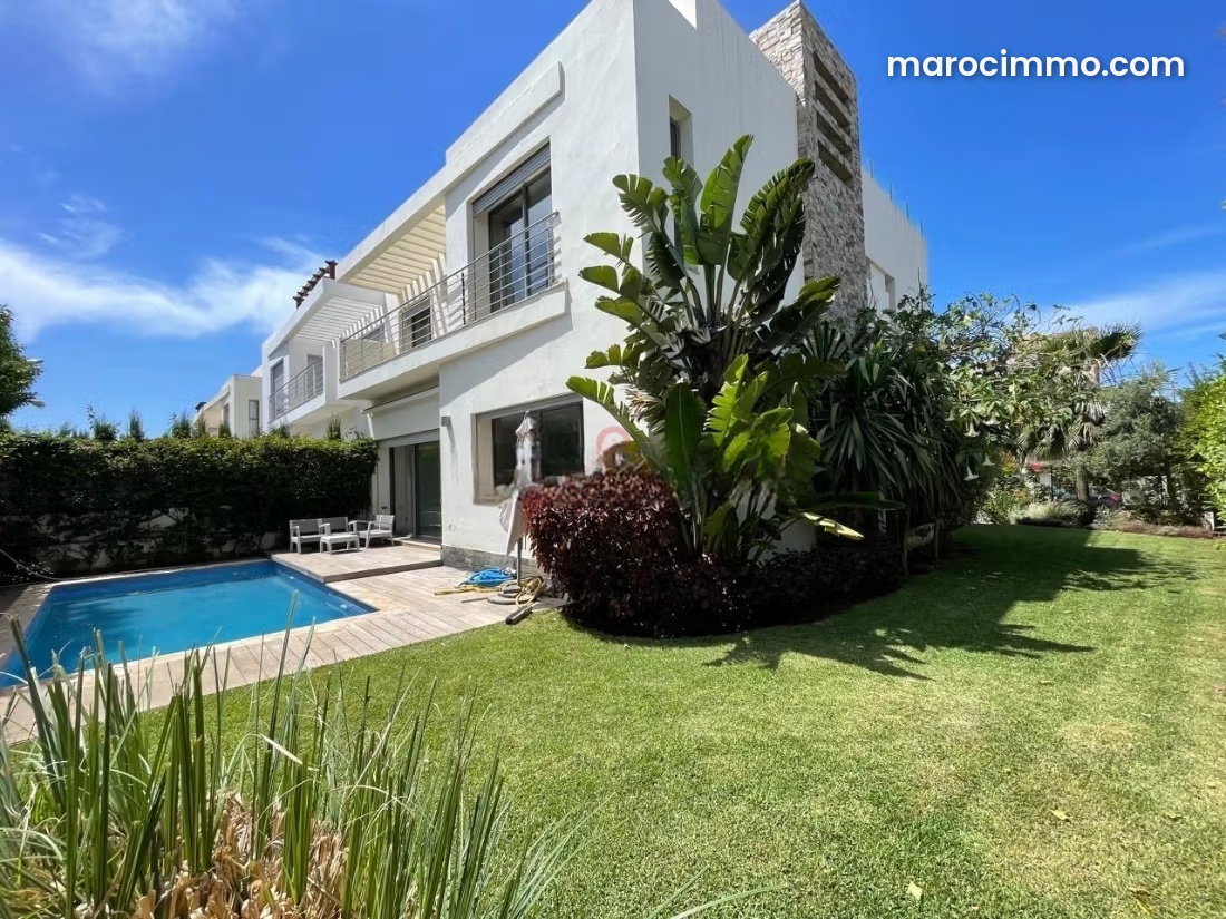 400 m² Villa with Swimming Pool in a Secure Residence, Dar Bouazza — Dar Bouazza