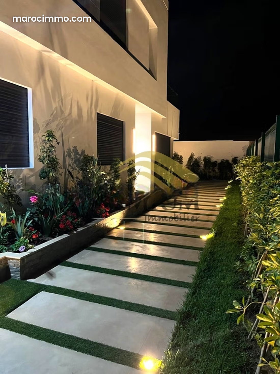 Villa 400 m² avec piscine et jardin, El Menzeh, résidence fermée — El Menzeh