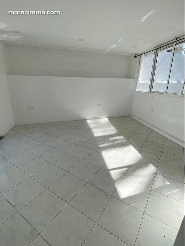 Location villa de luxe à El Manar El Hank. Surface de 620 m². Garage et terrasse — 3