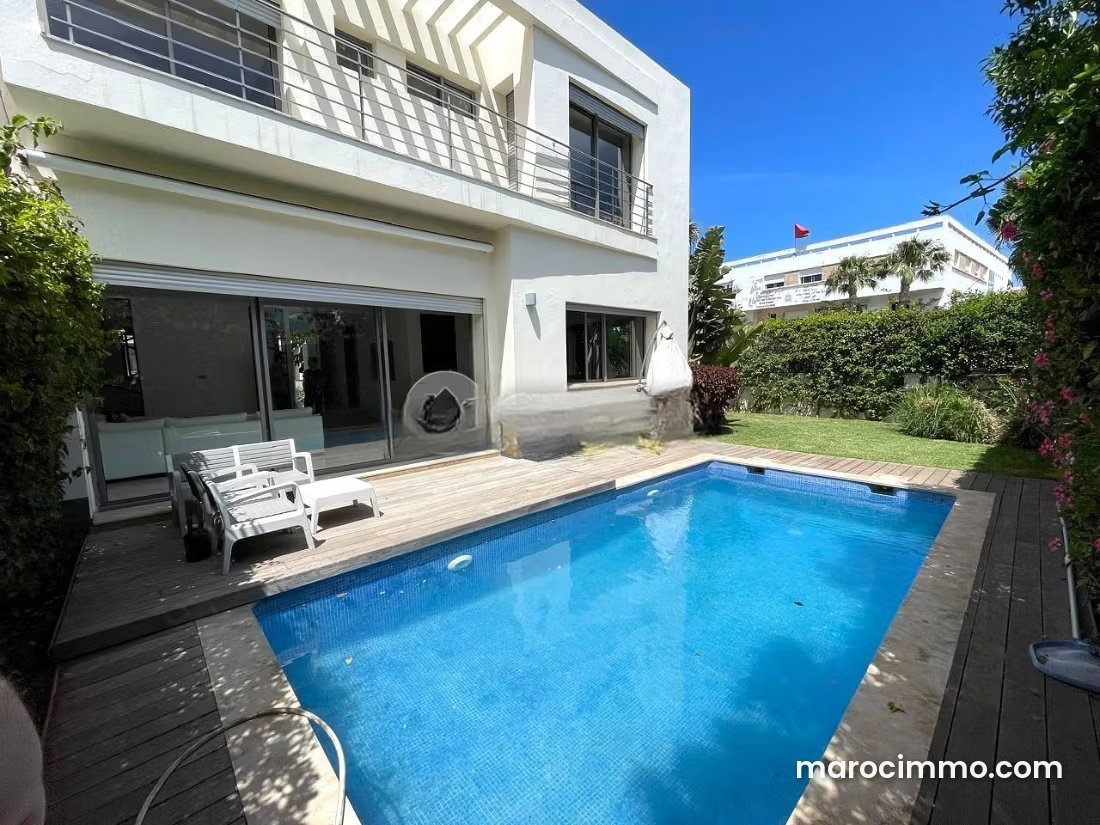 Villa haut standing avec piscine à Dar Bouazza — Dar Bouazza