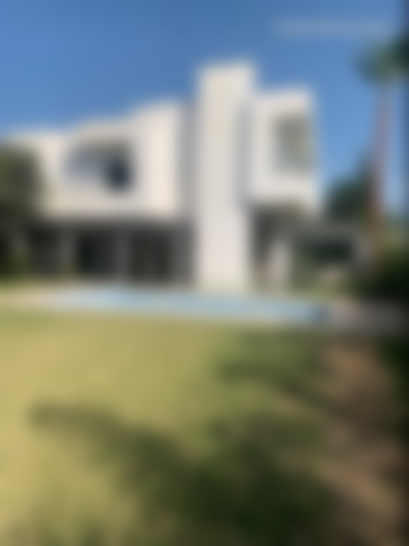 فيلا فاخرة بمسبح وحديقة للإيجار بالمدينة الخضراء بوسكورة