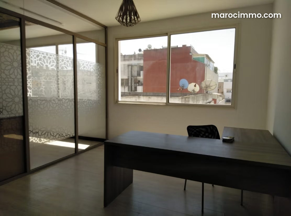 Bureau 99 m² au 7e étage Centre de Kénitra avec garage — Kénitra