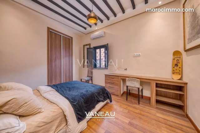 Local commercial en vente à Marrakech. Surface totale 200 m². Cuisine entièrement équipée — 4